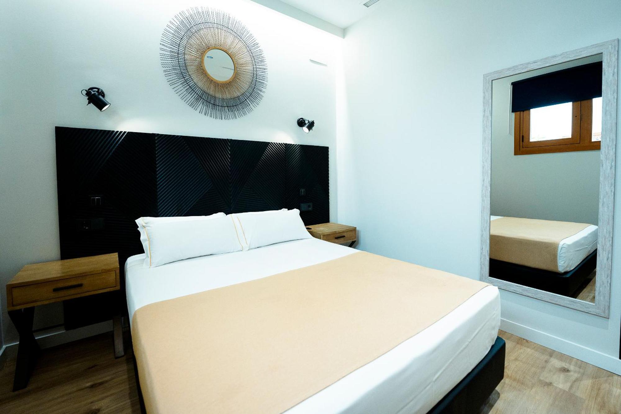 Aparthotel Luz De Gades - Suites Spa Gym - Adults Only Cádiz Exterior photo